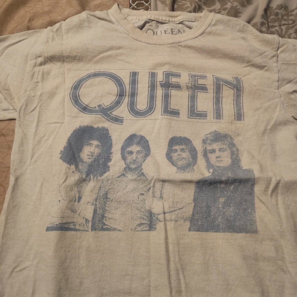 Queen Official Band T-Shirt, Vintage Style, Small